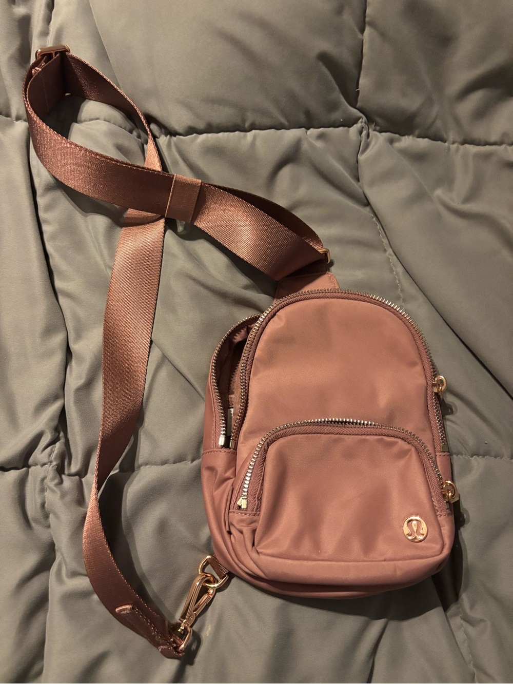 lululemon athletica Small Crossbody Shoulder Bag in Dusky Rose